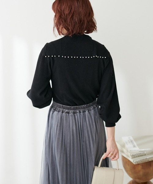 natural couture(ナチュラルクチュール)の「WEB限定/osono衿にもなる2WAYパールタートル(ニット/セーター・レディース・オフホワイト/ブラック/サックスブルー/モカ・FREE)」の14枚目の写真