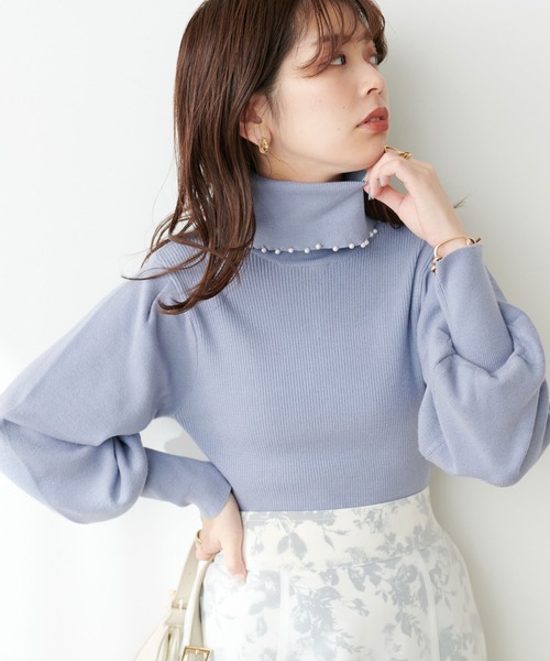 natural couture(ナチュラルクチュール)の「WEB限定/osono衿にもなる2WAYパールタートル(ニット/セーター・レディース・オフホワイト/ブラック/サックスブルー/モカ・FREE)」の16枚目の写真