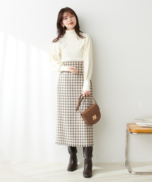 natural couture(ナチュラルクチュール)の「WEB限定/osono衿にもなる2WAYパールタートル(ニット/セーター・レディース・オフホワイト/ブラック/サックスブルー/モカ・FREE)」の8枚目の写真