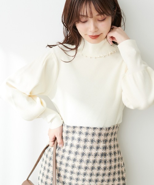 natural couture(ナチュラルクチュール)の「WEB限定/osono衿にもなる2WAYパールタートル(ニット/セーター・レディース・オフホワイト/ブラック/サックスブルー/モカ・FREE)」の7枚目の写真