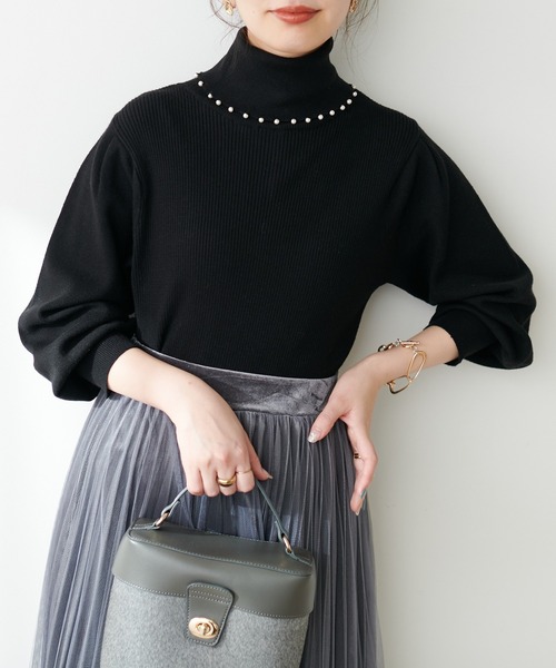 natural couture(ナチュラルクチュール)の「WEB限定/osono衿にもなる2WAYパールタートル(ニット/セーター・レディース・オフホワイト/ブラック/サックスブルー/モカ・FREE)」の9枚目の写真