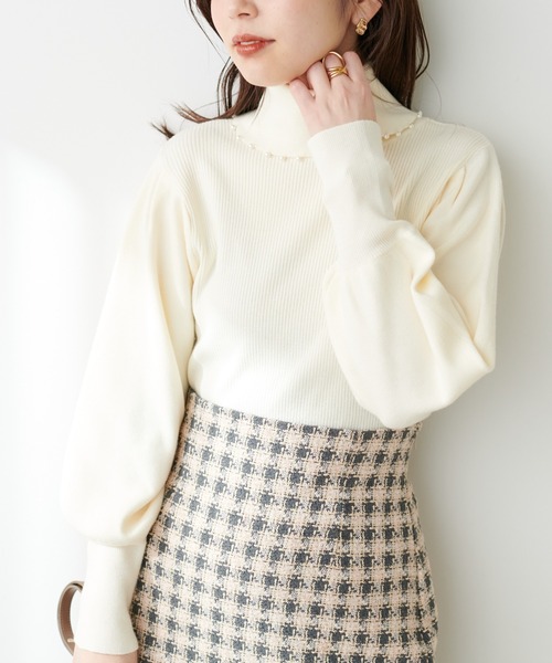 natural couture(ナチュラルクチュール)の「WEB限定/osono衿にもなる2WAYパールタートル(ニット/セーター・レディース・オフホワイト/ブラック/サックスブルー/モカ・FREE)」の19枚目の写真