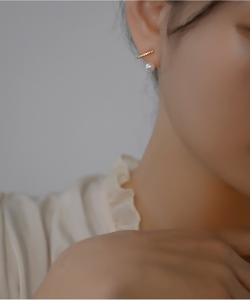 LA VORAGINE（ラ ヴォラジネ）の「パールデザインイヤリング（イヤリング・レディース・ゴールド・FREE）」の2枚目の写真