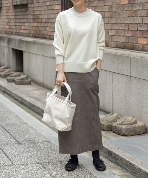 FORK&SPOON(フォークアンドスプーン)の「『洗濯可』FORK&SPOON ウーステッドヤーンクルーネックニット(ニット/セーター・レディース・ブルー系その他/レッド/ブラック系その他/アイボリー・1)」の16枚目の写真