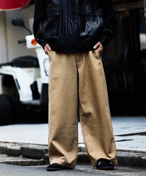 FREAK'S STORE（フリークスストア）の「FREAK’S STORE/フリークスストア ストレートシルエット ワイドチノパンツ（チノパンツ・メンズ・ブラック/オリーブ/ベージュ・LARGE/MEDIUM）」の2枚目の写真