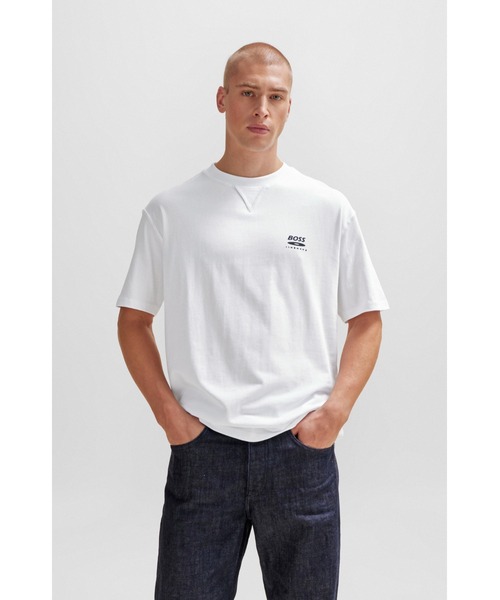 BOSS（ボス）の「【オンライン限定】シーズンアートワーク オーバーサイズフィット コットンジャージー Tシャツ（Tシャツ/カットソー・メンズ・ホワイト・L/M/S/XL/XXXL/XXL）」の2枚目の写真