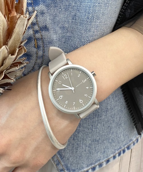 Three Four Time（ｽﾘｰﾌｫｰﾀｲﾑ）の「スマートシリコンウォッチ(3気圧防水)　/　時計（アナログ腕時計・レディース・ベージュ/ブラック/グレー・FREE）」の2枚目の写真