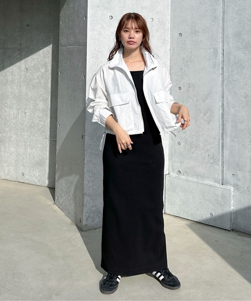 feepur(フェピュール)の「ナイロンクロップドトラックジャケット(ナイロンジャケット・レディース・オフホワイト/ブラック・MEDIUM)」の3枚目の写真