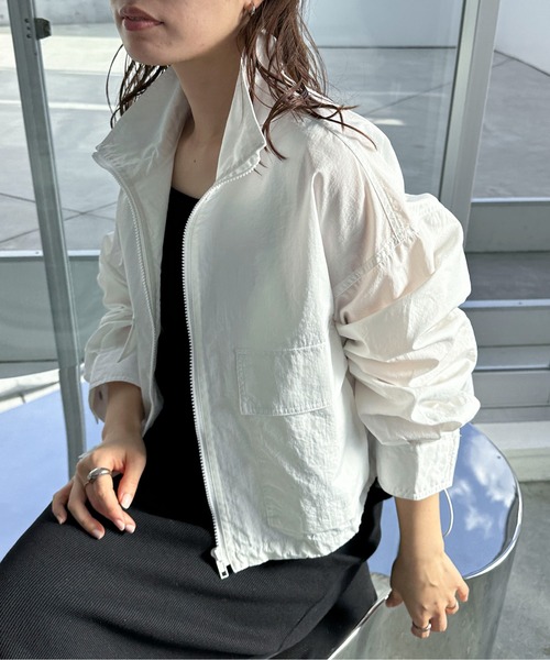 feepur(フェピュール)の「ナイロンクロップドトラックジャケット(ナイロンジャケット・レディース・オフホワイト/ブラック・MEDIUM)」の6枚目の写真