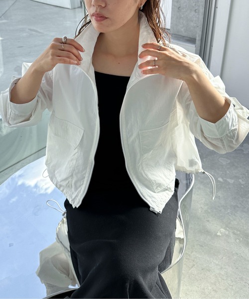 feepur(フェピュール)の「ナイロンクロップドトラックジャケット(ナイロンジャケット・レディース・オフホワイト/ブラック・MEDIUM)」の7枚目の写真