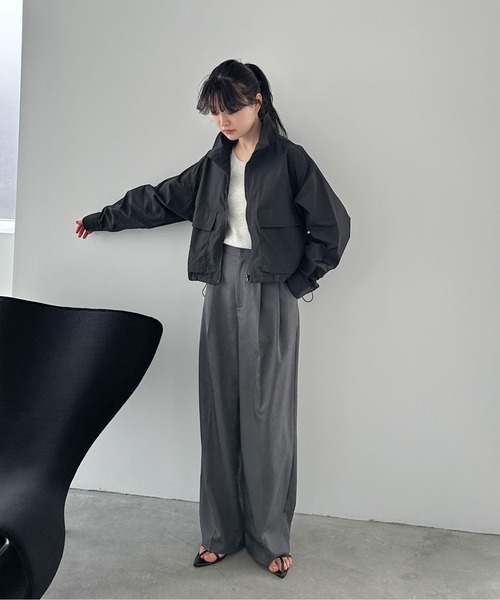 feepur(フェピュール)の「ナイロンクロップドトラックジャケット(ナイロンジャケット・レディース・オフホワイト/ブラック・MEDIUM)」の17枚目の写真