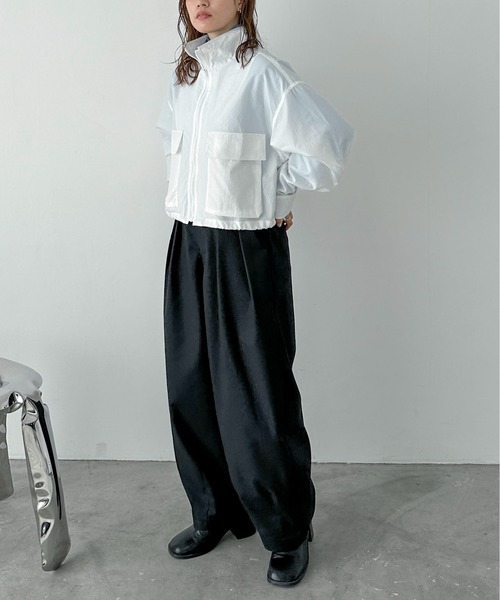 feepur(フェピュール)の「ナイロンクロップドトラックジャケット(ナイロンジャケット・レディース・オフホワイト/ブラック・MEDIUM)」の9枚目の写真