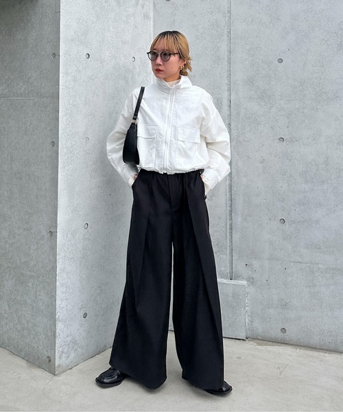 feepur(フェピュール)の「ナイロンクロップドトラックジャケット(ナイロンジャケット・レディース・オフホワイト/ブラック・MEDIUM)」の13枚目の写真