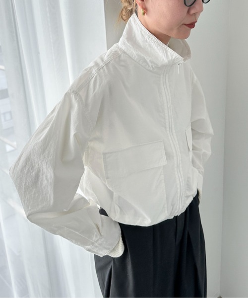 feepur(フェピュール)の「ナイロンクロップドトラックジャケット(ナイロンジャケット・レディース・オフホワイト/ブラック・MEDIUM)」の16枚目の写真