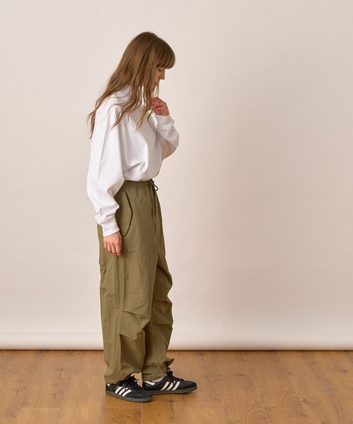 ALLUMER（アリュメール）の「ドルマンスリーブモックネックTシャツ（Tシャツ/カットソー・レディース・ブラック/ホワイト・1）」の12枚目の写真