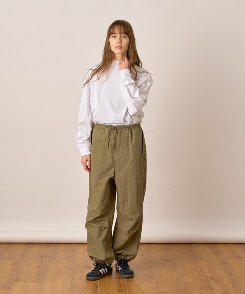 ALLUMER（アリュメール）の「ドルマンスリーブモックネックTシャツ（Tシャツ/カットソー・レディース・ブラック/ホワイト・1）」の13枚目の写真
