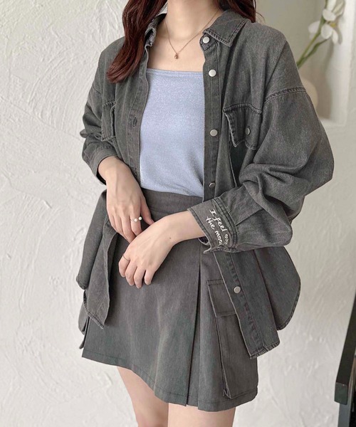 apres jour clair(アプレジュールクレア)の「【apres jour clair】刺繍デザインデニムシャツ【ZOZOTOWN限定アイテム】(シャツ/ブラウス・レディース・ブラック/ライトブルー・X-LARGE/フリー)」の1枚目の写真