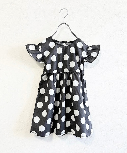 LSP WOW（エルエスピーワオ）の「【LSP WOW!】ガールズ総柄ワンピース（80～130cm）（ワンピース・キッズ・ブラック系2/ブルー/イエロー/ブラック系1/ホワイト系2/ホワイト系1/ブラック系3/グリーン・80/90/100/110/120/130）」の4枚目の写真