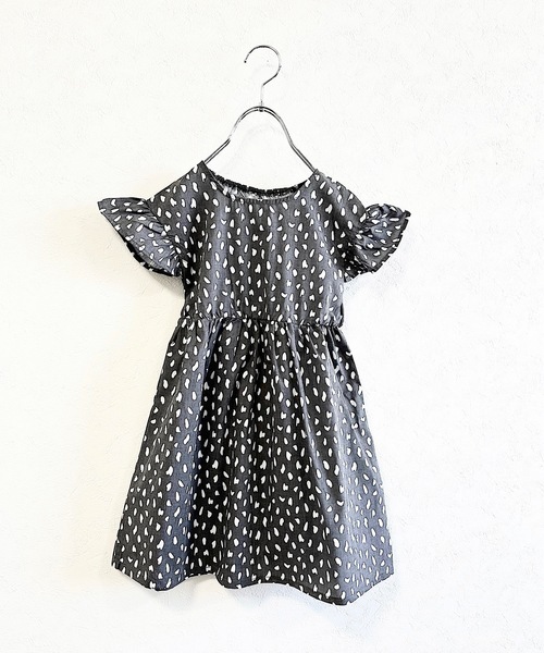 LSP WOW（エルエスピーワオ）の「【LSP WOW!】ガールズ総柄ワンピース（80～130cm）（ワンピース・キッズ・ブラック系2/ブルー/イエロー/ブラック系1/ホワイト系2/ホワイト系1/ブラック系3/グリーン・80/90/100/110/120/130）」の5枚目の写真