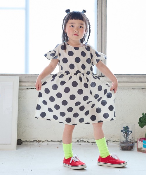 LSP WOW（エルエスピーワオ）の「【LSP WOW!】ガールズ総柄ワンピース（80～130cm）（ワンピース・キッズ・ブラック系2/ブルー/イエロー/ブラック系1/ホワイト系2/ホワイト系1/ブラック系3/グリーン・80/90/100/110/120/130）」の14枚目の写真