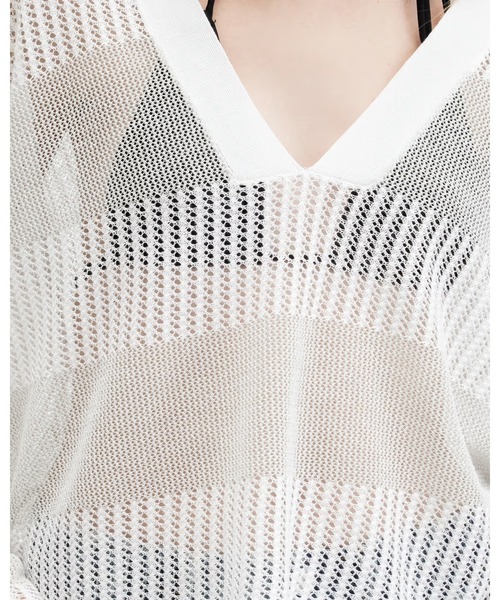 ALLSAINTS(オールセインツ)の「MISHA MESH V-NECK JUMPER | MISHA メッシュ Vネック ニット・セーター(ニット/セーター・レディース・ホワイト・XS/S/M/L)」の6枚目の写真
