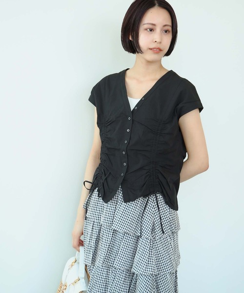 Ray BEAMS（レイビームス）の「Ray BEAMS / ドロスト ギャザー Vネック ブラウス（シャツ/ブラウス・レディース・ブラック/イエロー・1/0）」の2枚目の写真