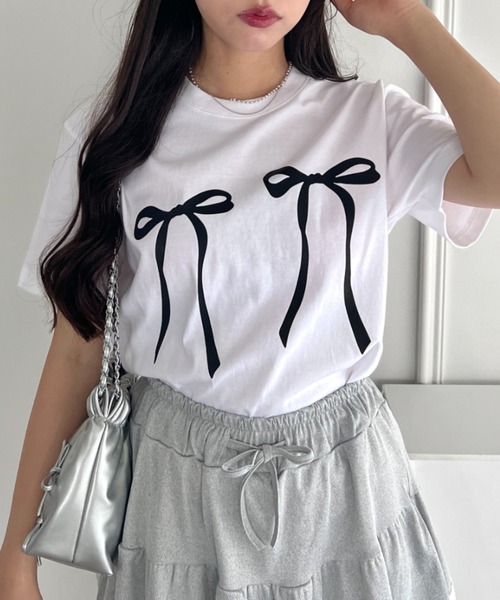 Loueme（ルエム）の「ダブルリボンプリントTシャツ（Tシャツ/カットソー・レディース・ホワイト/レッド/ブラック・FREE）」の4枚目の写真