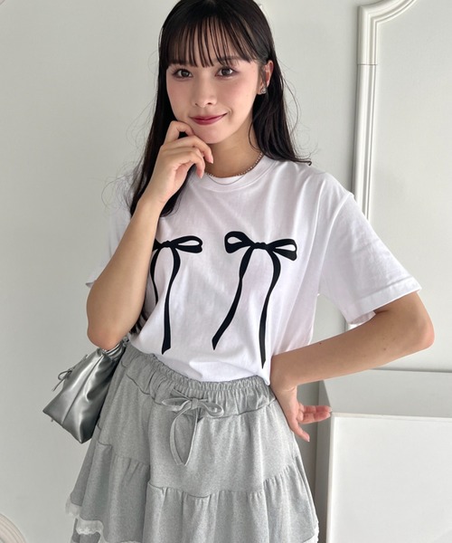 Loueme（ルエム）の「ダブルリボンプリントTシャツ（Tシャツ/カットソー・レディース・ホワイト/レッド/ブラック・FREE）」の7枚目の写真