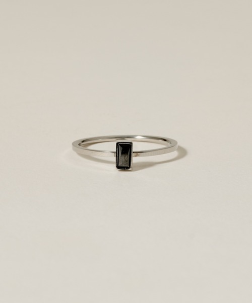 novice（ノーヴィス）の「【novice】Rectangle Stone Motif Ring［Stainless］（リング・レディース・ゴールド/シルバー・FREE）」の3枚目の写真