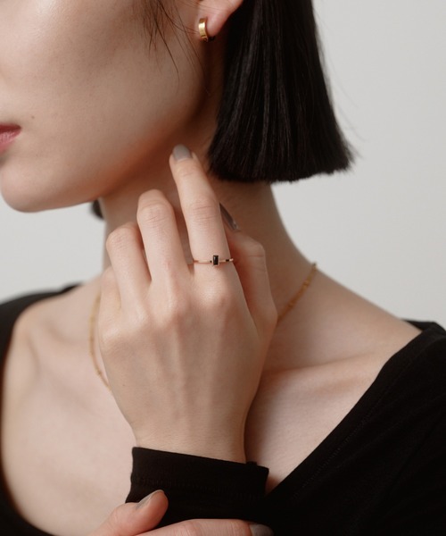 novice（ノーヴィス）の「【novice】Rectangle Stone Motif Ring［Stainless］（リング・レディース・ゴールド/シルバー・FREE）」の4枚目の写真
