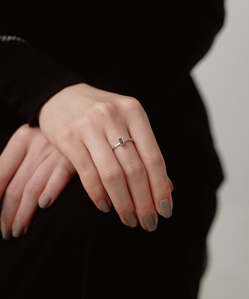 novice（ノーヴィス）の「【novice】Rectangle Stone Motif Ring［Stainless］（リング・レディース・ゴールド/シルバー・FREE）」の9枚目の写真