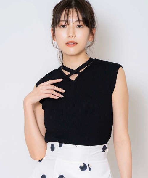 NOELA(ノエラ)の「クロスストラップノースリニット(ニット/セーター・レディース・ブラック/グレー/ブラウン・フリー)」の2枚目の写真