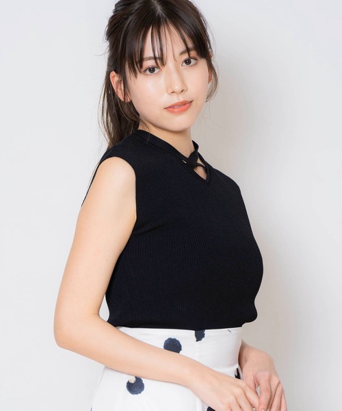 NOELA(ノエラ)の「クロスストラップノースリニット(ニット/セーター・レディース・ブラック/グレー/ブラウン・フリー)」の8枚目の写真