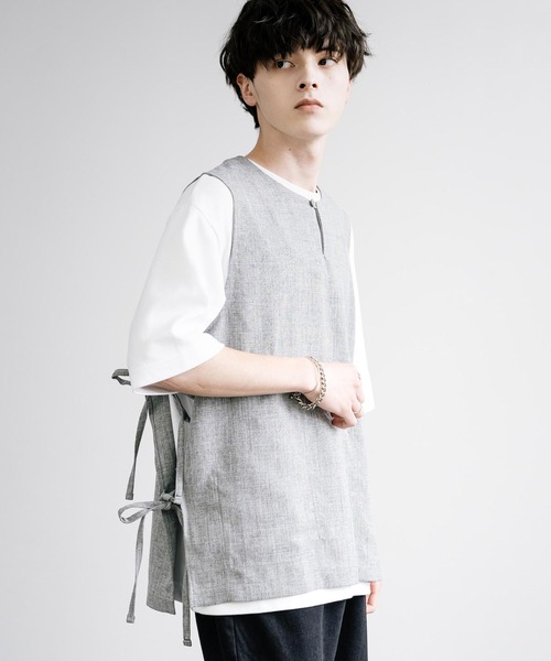 Audience(オーディエンス)の「Upscape Audience アップスケープオーディエンス 日本製 国産 Naturemier ナチュレミア TECH リネンライク メランジクロス キーネックサイドオープンベスト AUD7265(ベスト・メンズ・ブラック/グレー/モカ・L/M)」の9枚目の写真