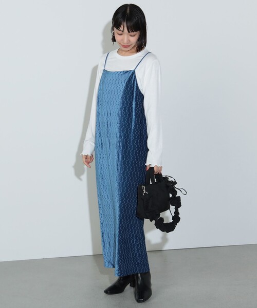 BEAMS HEART(ビームスハート)の「【2点セット】ベロアワンピース × ロングスリーブTシャツ(ワンピース・レディース・ブルー/ブラック・FREE)」の4枚目の写真