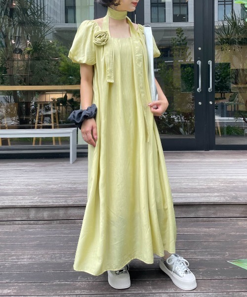 ENIM BY VICKY(エニムバイビッキー)の「ローズコサージュ付きスクエアネックギャザーワンピース《洗濯機で洗える》(ワンピース・レディース・レッド/グリーン・M)」の9枚目の写真