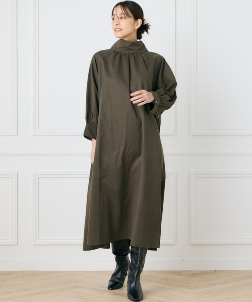 INED CLARO（イネドクラロ）の「2WAYギャザーネックワンピース（ワンピース・レディース・チャコールグレー/ベージュ・フリー）」の4枚目の写真