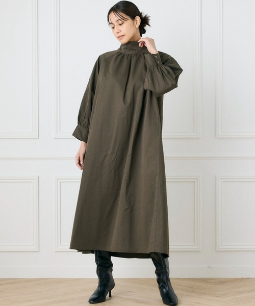 INED CLARO（イネドクラロ）の「2WAYギャザーネックワンピース（ワンピース・レディース・チャコールグレー/ベージュ・フリー）」の5枚目の写真