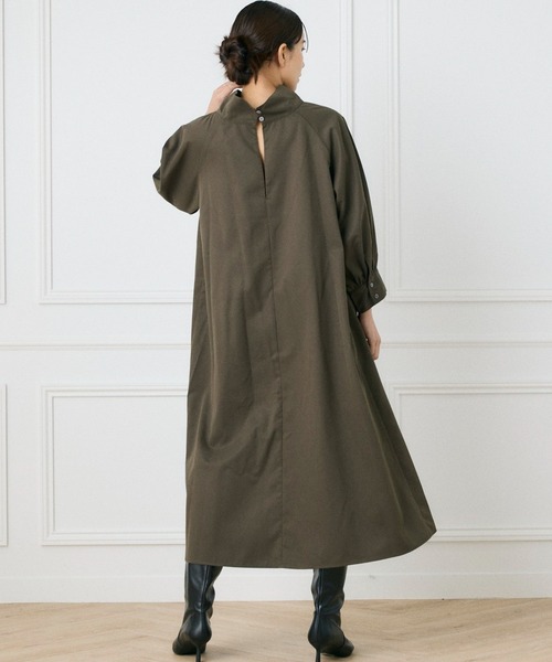 INED CLARO（イネドクラロ）の「2WAYギャザーネックワンピース（ワンピース・レディース・チャコールグレー/ベージュ・フリー）」の6枚目の写真