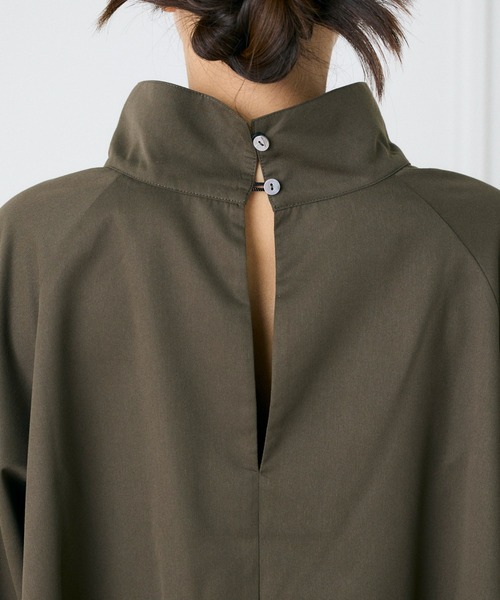 INED CLARO（イネドクラロ）の「2WAYギャザーネックワンピース（ワンピース・レディース・チャコールグレー/ベージュ・フリー）」の11枚目の写真