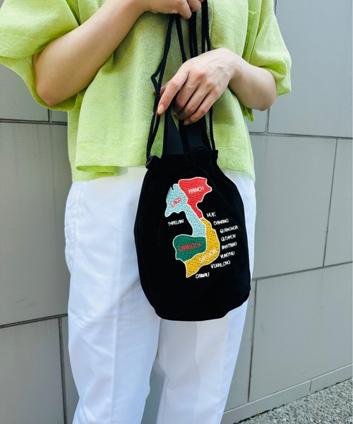 HOUSTON（ヒューストン）の「HOUSTON / VELVETEEN EFFECT BAG（TIGER /MAP） / 6874 / 6875（ショルダーバッグ・レディース・ブラック/ネイビー/マルーン/ブルー系その他/ブラック系その他/ミント・ONESIZE）」の2枚目の写真
