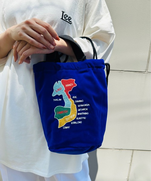 HOUSTON（ヒューストン）の「HOUSTON / VELVETEEN EFFECT BAG（TIGER /MAP） / 6874 / 6875（ショルダーバッグ・レディース・ブラック/ネイビー/マルーン/ブルー系その他/ブラック系その他/ミント・ONESIZE）」の5枚目の写真