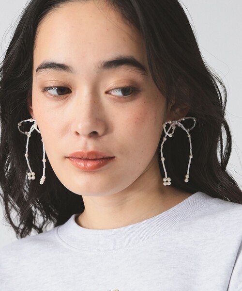 Ray BEAMS（レイビームス）の「ビーズ リボン ピアス（ピアス（両耳用）・レディース・ホワイト/ブラック・ONE SIZE）」の3枚目の写真