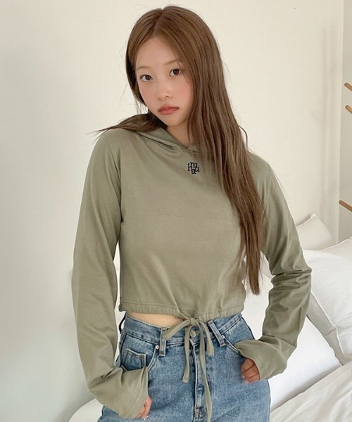 muahmuah（ムーアムーア）の「A'GEM/9 × .kom 『muah muah/ムーアムーア』 LOGO STITCH STRING HOOD LONG SLEEVE/ロゴステッチストリングフードパーカー（パーカー・レディース・カーキ/ブラック/グレー/アイボリー・FREE）」の4枚目の写真