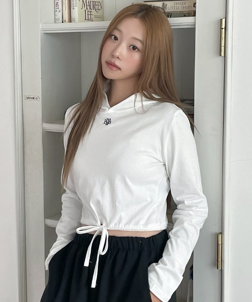 muahmuah（ムーアムーア）の「A'GEM/9 × .kom 『muah muah/ムーアムーア』 LOGO STITCH STRING HOOD LONG SLEEVE/ロゴステッチストリングフードパーカー（パーカー・レディース・カーキ/ブラック/グレー/アイボリー・FREE）」の2枚目の写真