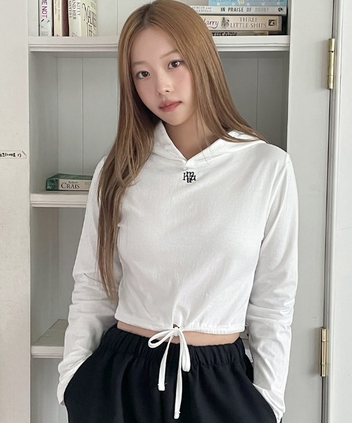 muahmuah（ムーアムーア）の「A'GEM/9 × .kom 『muah muah/ムーアムーア』 LOGO STITCH STRING HOOD LONG SLEEVE/ロゴステッチストリングフードパーカー（パーカー・レディース・カーキ/ブラック/グレー/アイボリー・FREE）」の19枚目の写真