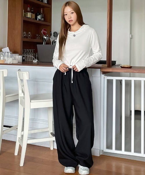 muahmuah（ムーアムーア）の「A'GEM/9 × .kom 『muah muah/ムーアムーア』 LOGO STITCH STRING HOOD LONG SLEEVE/ロゴステッチストリングフードパーカー（パーカー・レディース・カーキ/ブラック/グレー/アイボリー・FREE）」の21枚目の写真