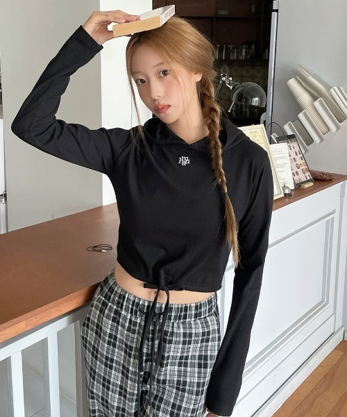 muahmuah（ムーアムーア）の「A'GEM/9 × .kom 『muah muah/ムーアムーア』 LOGO STITCH STRING HOOD LONG SLEEVE/ロゴステッチストリングフードパーカー（パーカー・レディース・カーキ/ブラック/グレー/アイボリー・FREE）」の22枚目の写真
