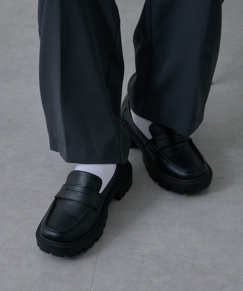 COLONY 2139（コロニートゥーワンスリーナイン）の「コインローファー（ローファー・メンズ・ブラック・SMALL/MEDIUM）」の5枚目の写真