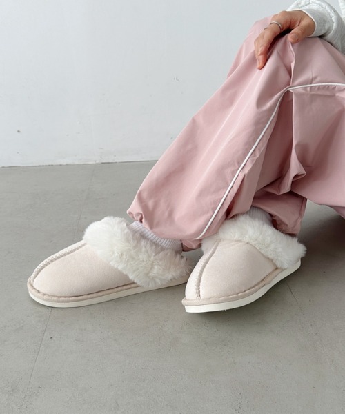 CLEA(クレア)の「フェイクファームートンスリッポンシューズ(スリッポン・レディース・アイボリー/ベージュ・24.5cm/23.5cm)」の20枚目の写真